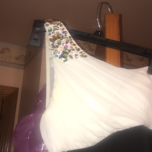 One shoulder dress - Picture 2 of 4